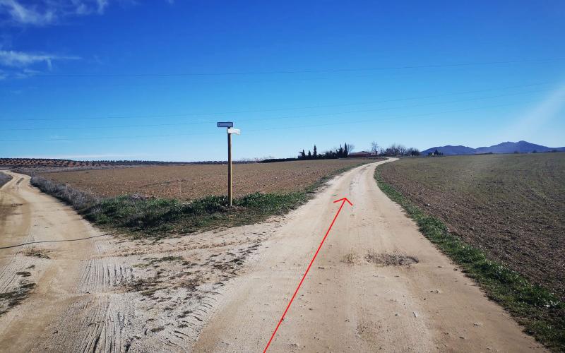 Bifurcación del camino donde se toma la derecha